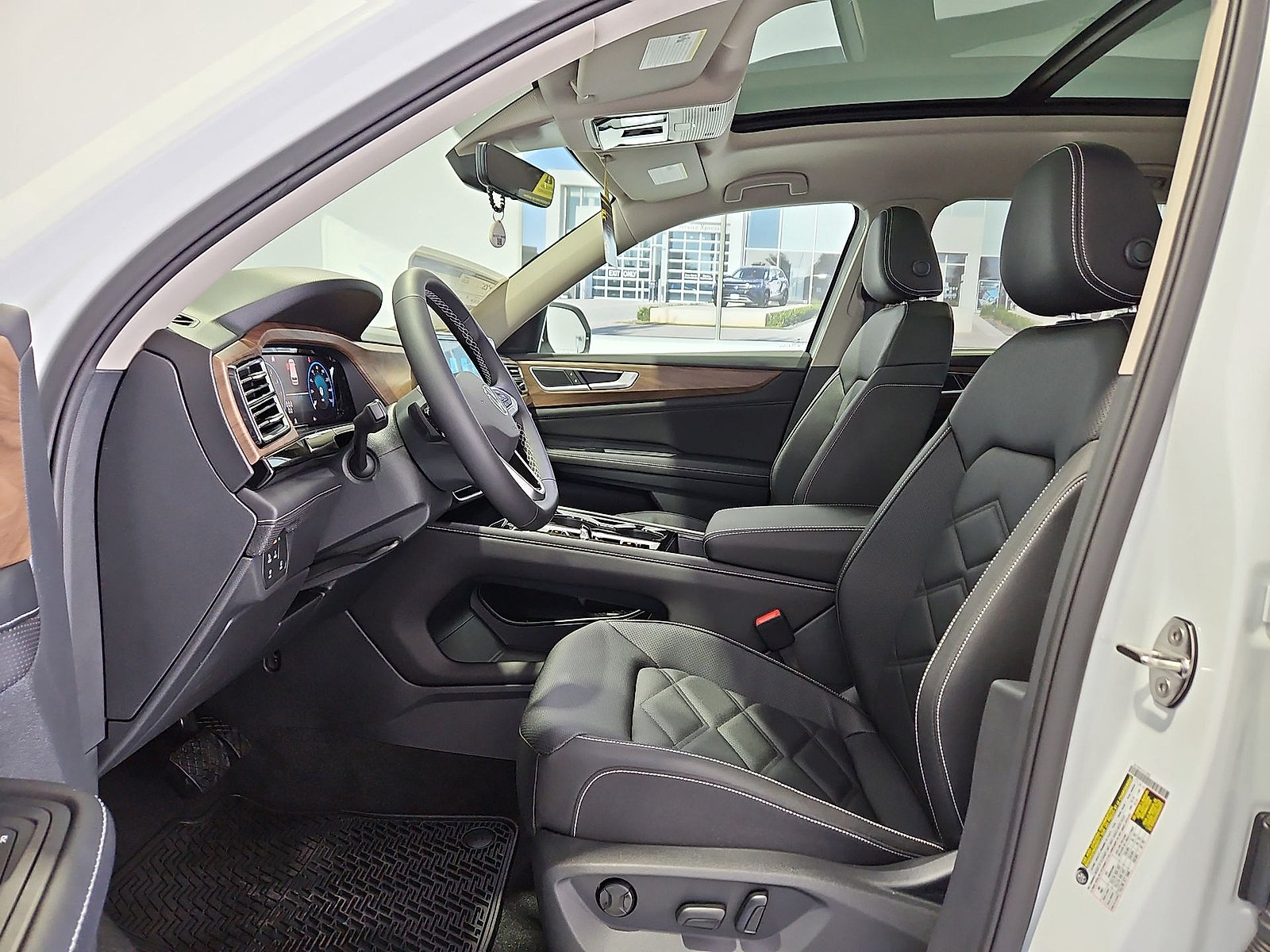 New 2026 Volkswagen Atlas SE FWD image 17