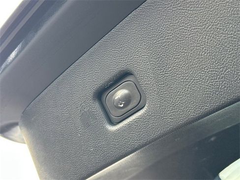 Used 2022 Lincoln Nautilus Reserve w/ Equipment Group 201A image 9