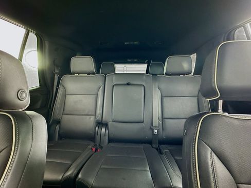 Used 2022 GMC Yukon SLT w/ SLT Luxury Package AWD/4WD image 18