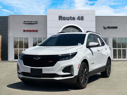 Used 2024 Chevrolet Equinox RS w/ LPO, Floor Liner Package AWD/4WD image 2