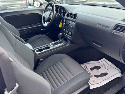 Used 2014 Dodge Challenger SXT image 15