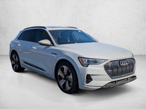 Used 2022 Audi e-tron Premium Plus w/ Premium Plus Package image 3