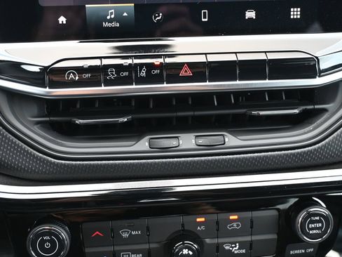 New 2026 Jeep Compass Latitude image 14