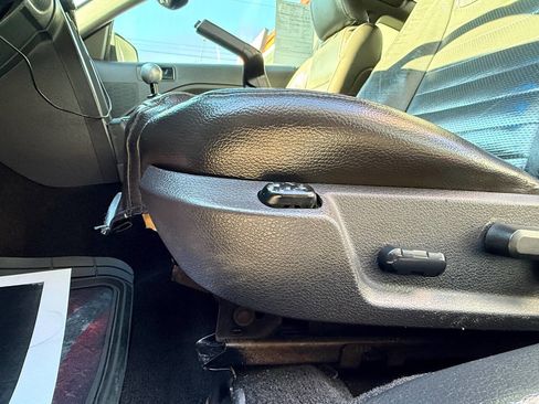 Used 2005 Ford Mustang GT Premium image 17