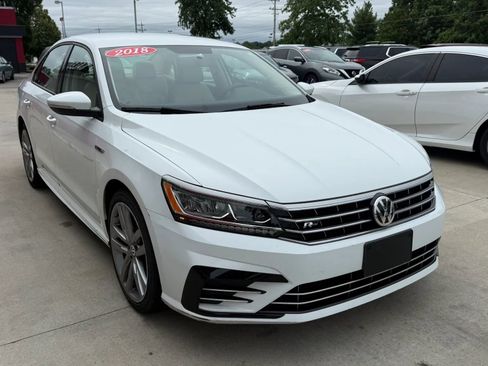 Used 2018 Volkswagen Passat 2.0T R-Line w/ R-Line Lighting Package FWD image 2