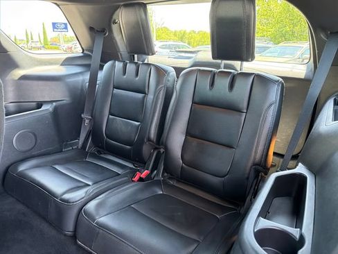 Used 2017 Ford Explorer XLT w/ Equipment Group 202A FWD image 22