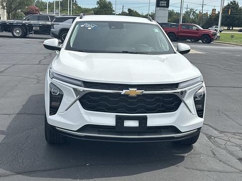 Certified 2024 Chevrolet Trax LT w/ Driver Confidence Package FWD image 3