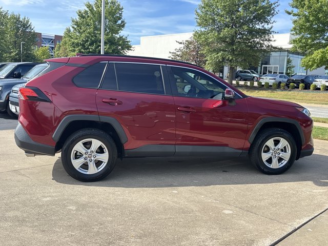 Used 2021 Toyota RAV4 XLE w/ Convenience Package FWD image 2