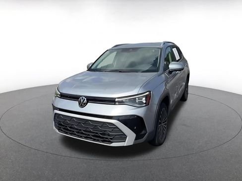 Used 2025 Volkswagen Taos SE FWD image 5