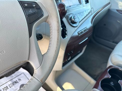 Used 2012 Toyota Sienna XLE w/ Premium Pkg AWD/4WD image 41