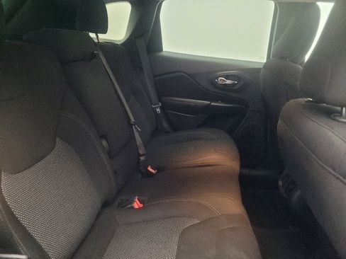 Used 2020 Jeep Cherokee Latitude FWD image 19
