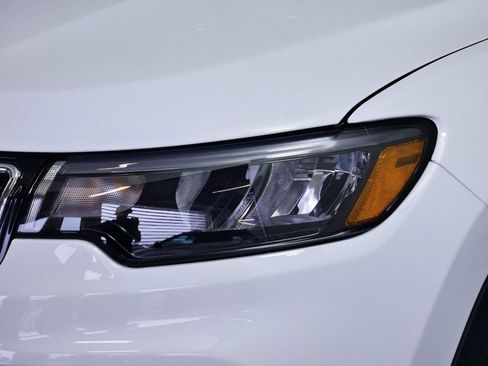 New 2025 Jeep Compass Limited image 19