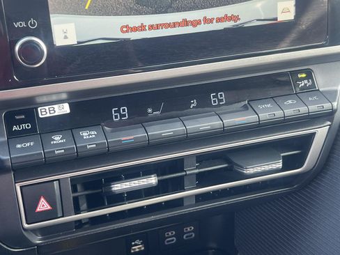 Used 2025 Toyota Camry SE FWD image 25