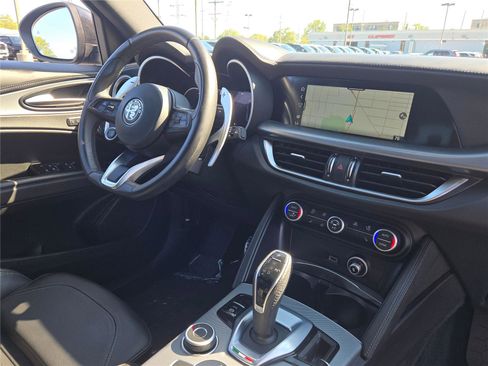 Used 2024 Alfa Romeo Stelvio Veloce image 8