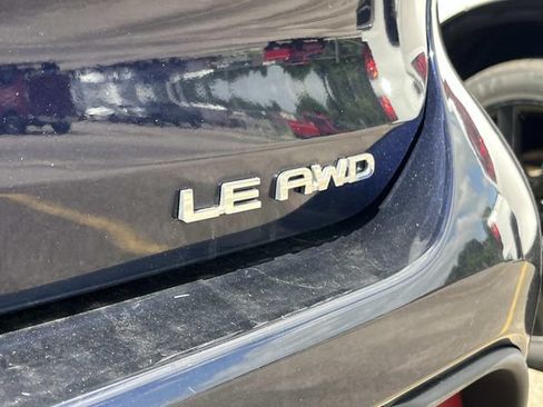 Used 2022 Toyota Highlander LE AWD/4WD image 11