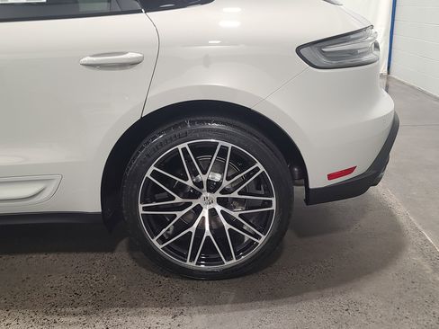 New 2026 Porsche Macan Turbo image 35