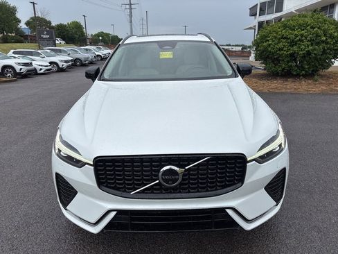 Used 2023 Volvo XC60 B5 Plus w/ Climate Package FWD image 2