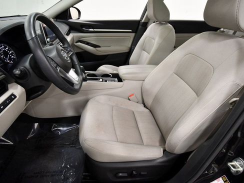 Used 2021 Nissan Altima 2.5 SV w/ SV Premium Package image 13