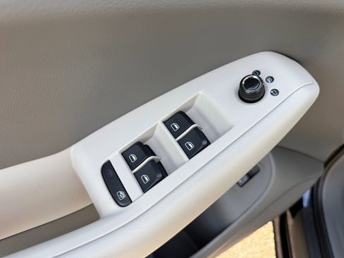 Used 2011 Audi Q5 2.0T Premium image 23