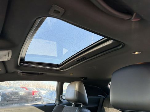 Used 2022 Dodge Challenger R/T w/ Plus Package image 31