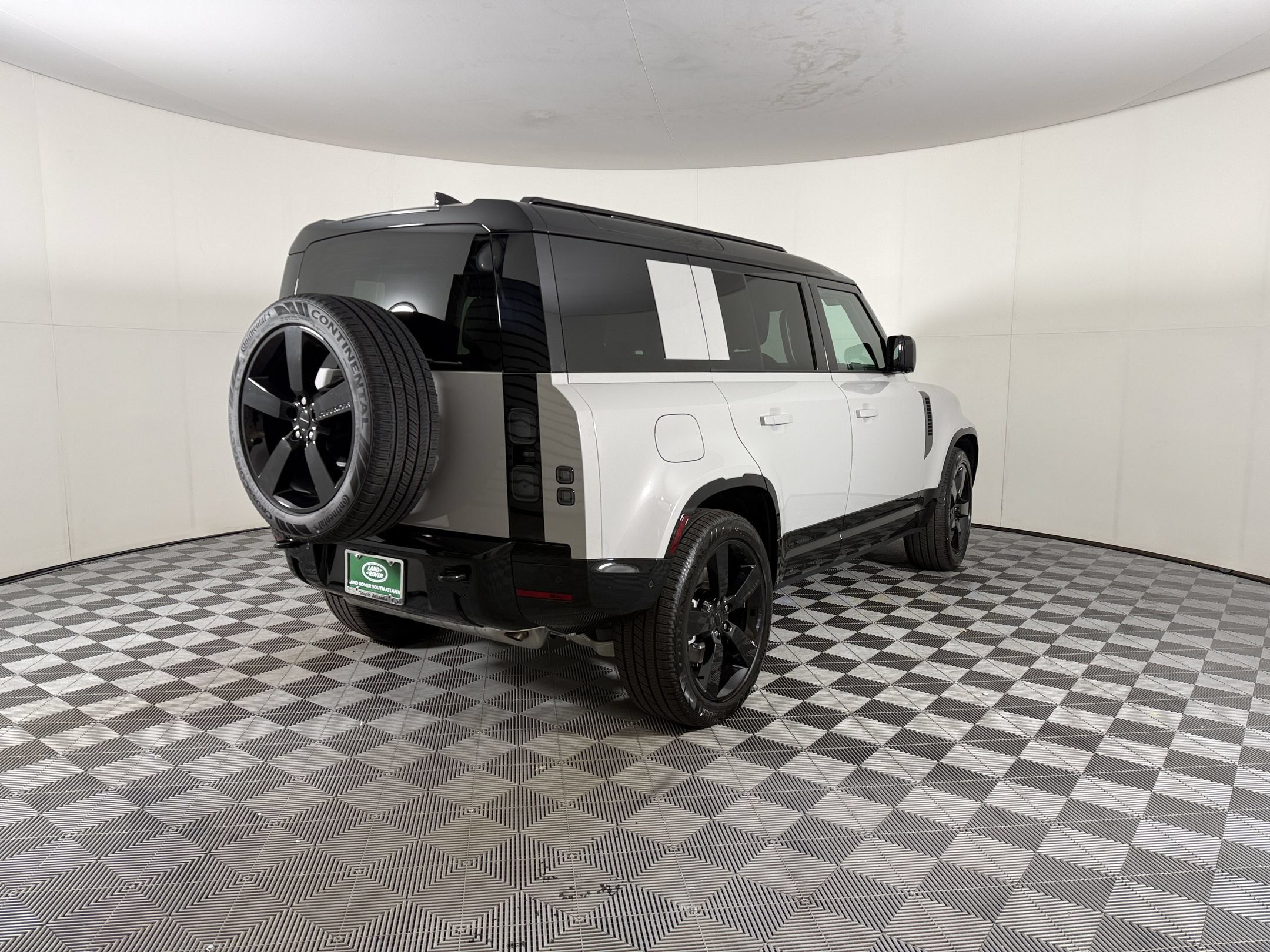 New 2026 Land Rover Defender 110 X-Dynamic SE AWD/4WD image 9
