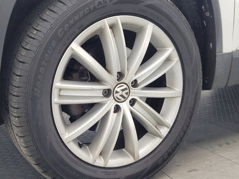 Used 2014 Volkswagen Tiguan SE image 31