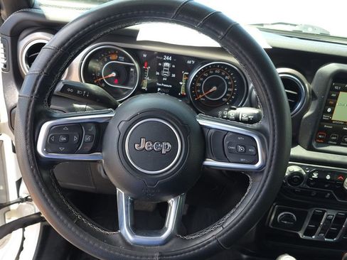 Used 2021 Jeep Wrangler Unlimited Sahara AWD/4WD image 15