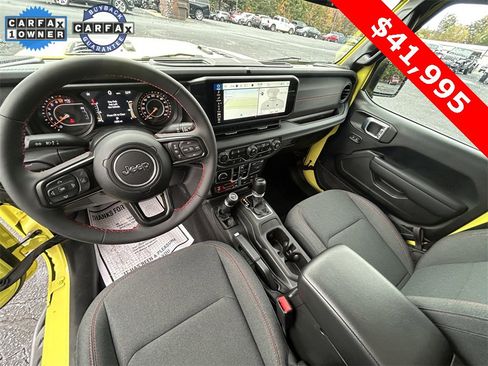 Used 2024 Jeep Gladiator Rubicon w/ Technology Group image 19