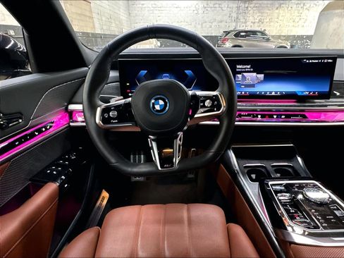 Used 2024 BMW i7 xDrive60 w/ Executive Package AWD/4WD image 8
