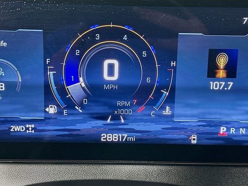 Used 2025 Chevrolet Traverse Z71 image 12