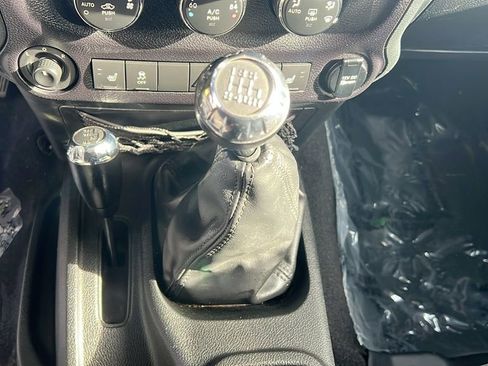 Used 2017 Jeep Wrangler Unlimited Sahara w/ Connectivity Group image 33