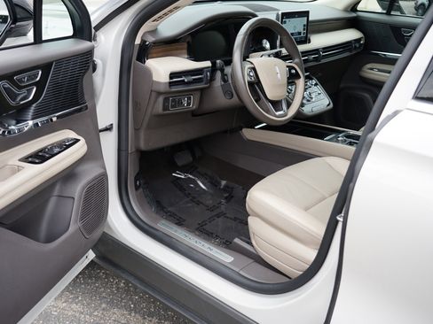 Used 2022 Lincoln Corsair Reserve w/ Elements Package image 15