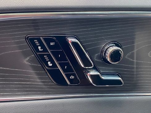 Used 2024 Cadillac Lyriq Luxury AWD/4WD image 30