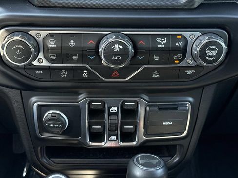 Used 2022 Jeep Wrangler Unlimited Sahara AWD/4WD image 6