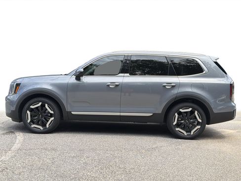 Used 2024 Kia Telluride EX w/ EX Captain's Chair Package AWD/4WD image 21