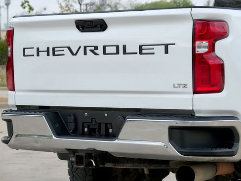 Used 2020 Chevrolet Silverado 2500 LTZ AWD/4WD image 21