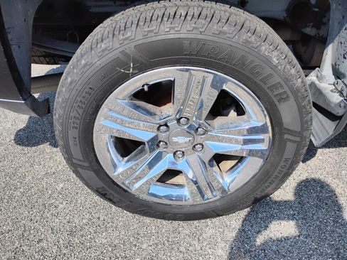 Used 2018 Chevrolet Silverado 1500 Custom w/ Custom Value Package AWD/4WD image 23
