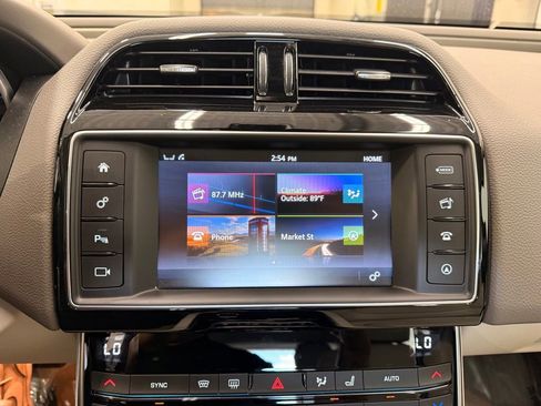Used 2018 Jaguar XE Prestige AWD/4WD image 14