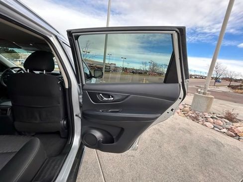 Used 2020 Nissan Rogue SV image 20