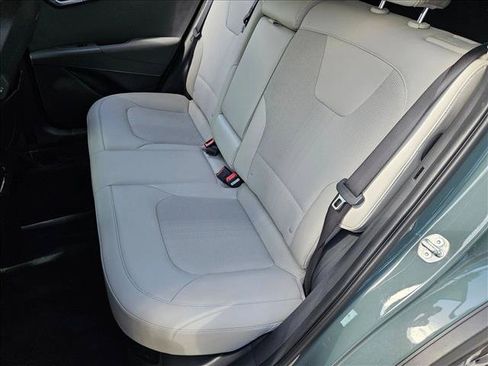 Used 2023 Kia Niro EX FWD image 18