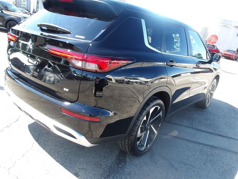 Used 2023 Mitsubishi Outlander SE AWD/4WD image 7