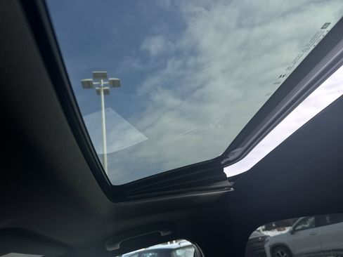 Certified 2024 Buick Envista Sport Touring w/ Convenience I Package image 18