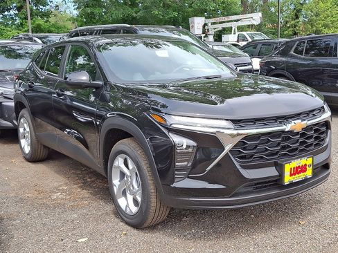 New 2025 Chevrolet Trax LS w/ LS Convenience Package image 2