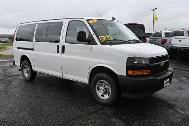 Used 2023 Chevrolet Express 3500 LS RWD image 2