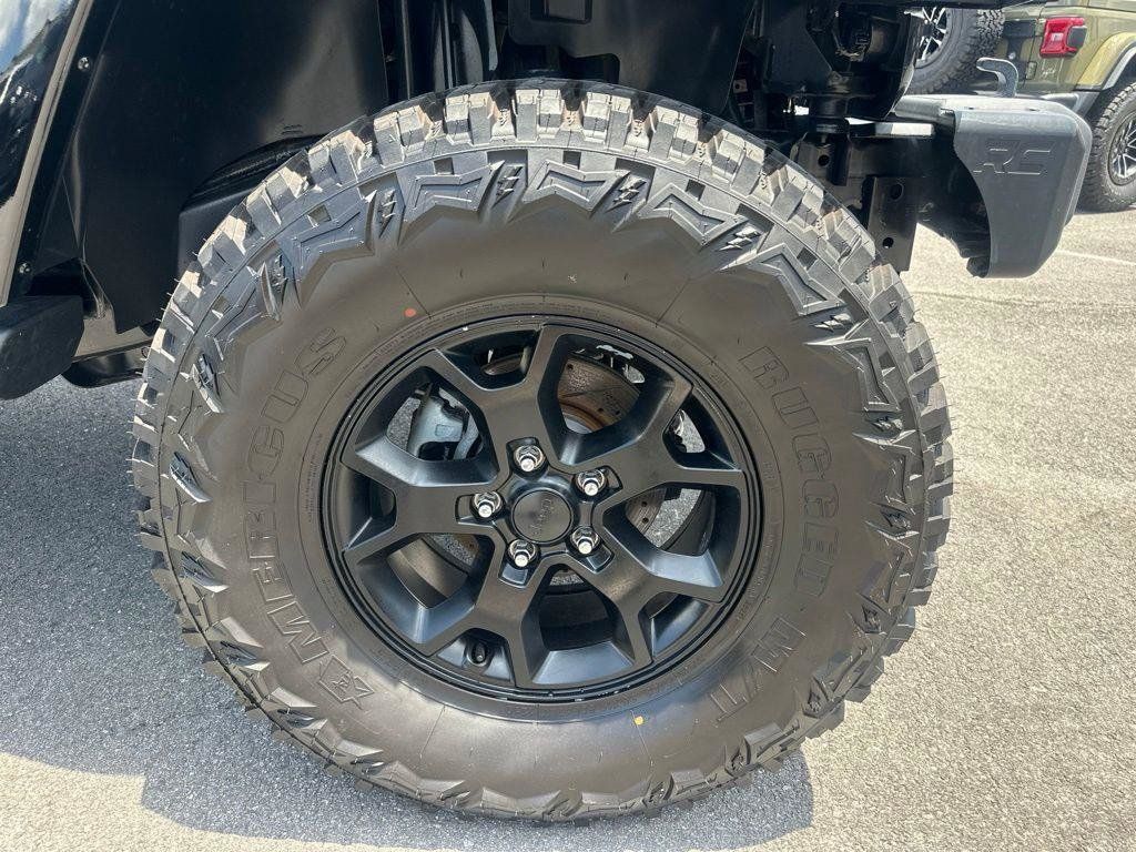Used 2014 Jeep Wrangler Unlimited Sahara w/ Connectivity Group AWD/4WD image 14