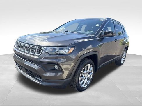 Certified 2023 Jeep Compass Latitude AWD/4WD image 8