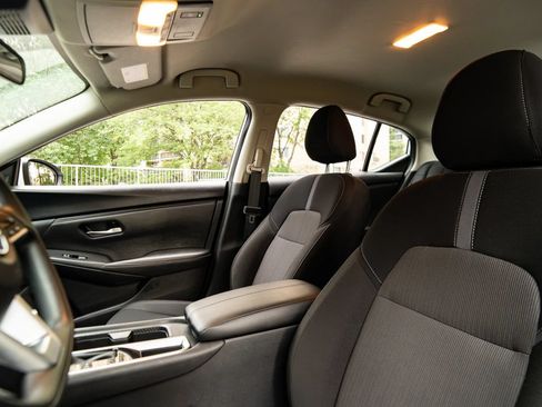 Used 2025 Nissan Sentra SV FWD image 22