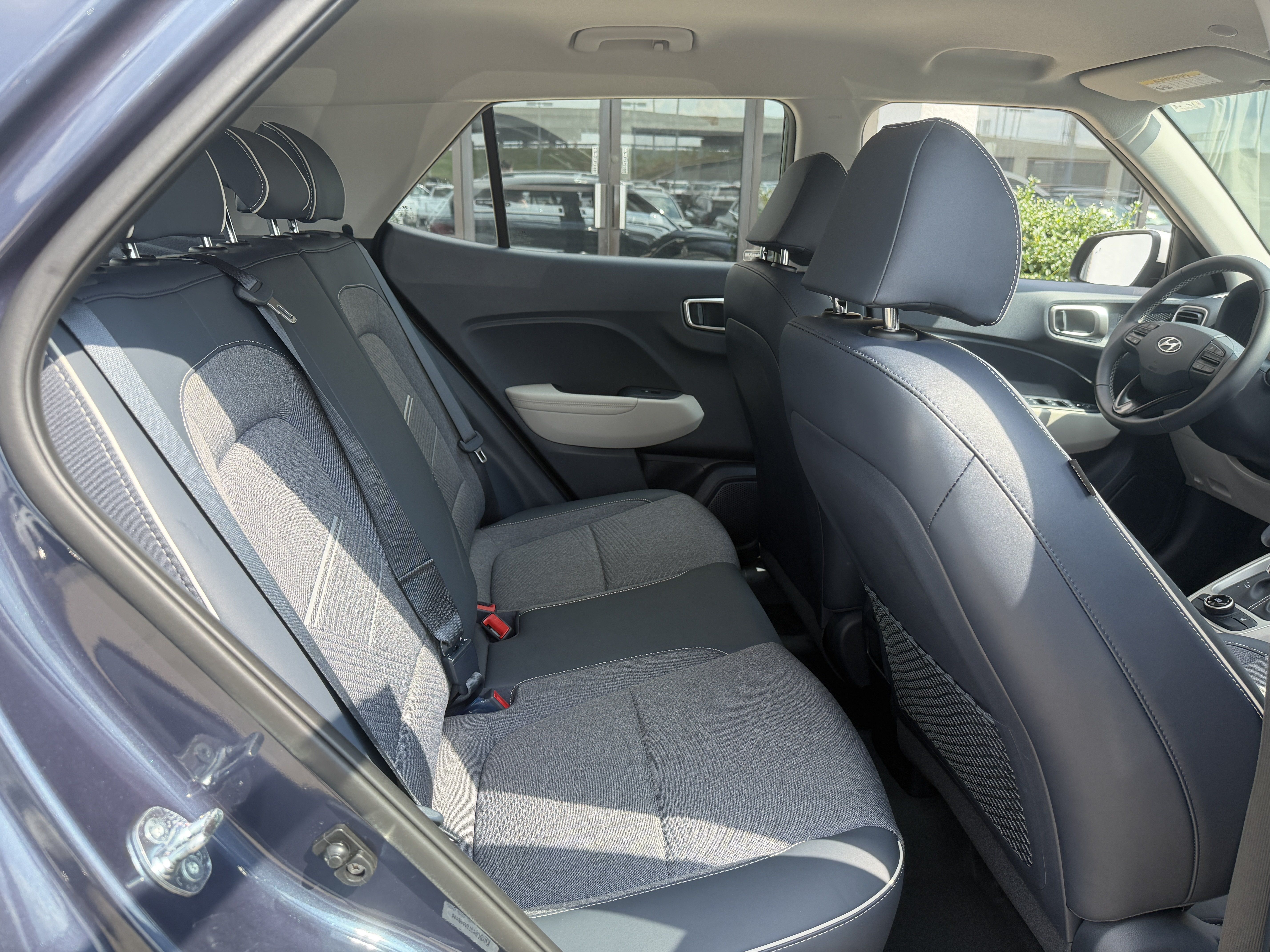 Certified 2025 Hyundai Venue Limited FWD image 23