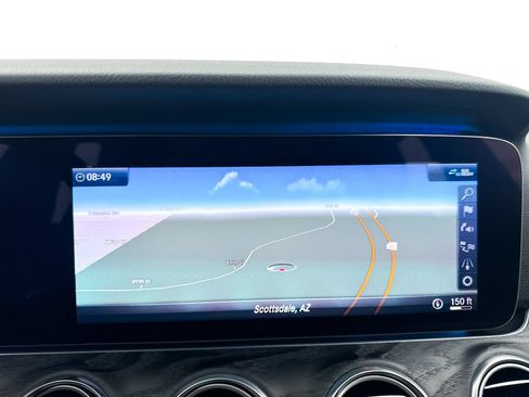 Used 2019 Mercedes-Benz E 300 4MATIC image 5