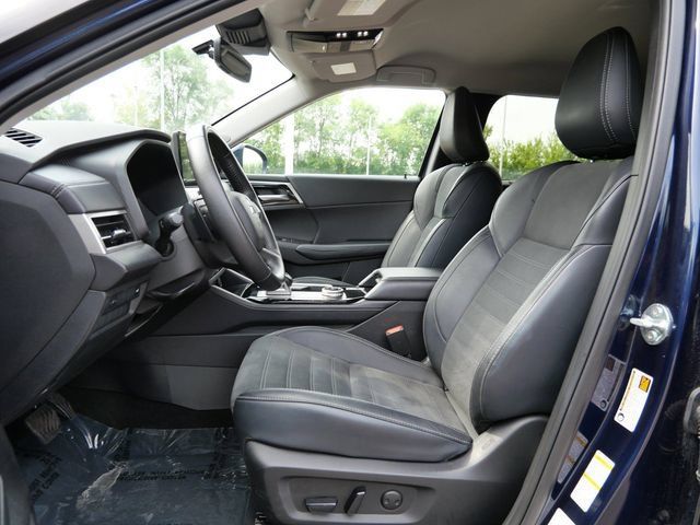 Used 2025 Mitsubishi Outlander SE AWD/4WD image 14